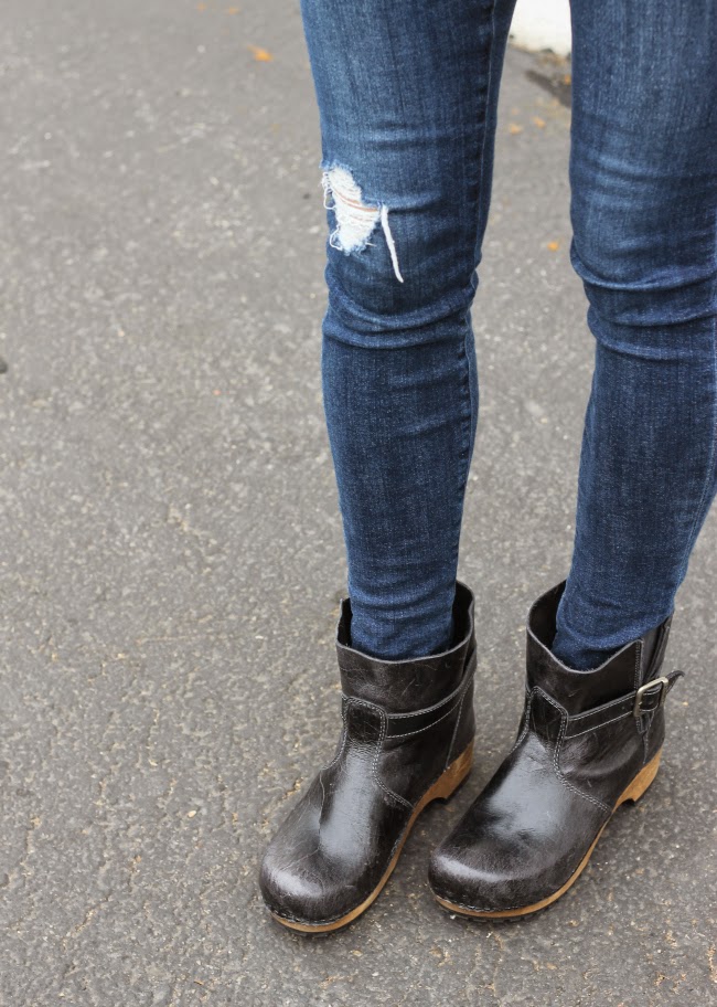 Bloggers wear clogs