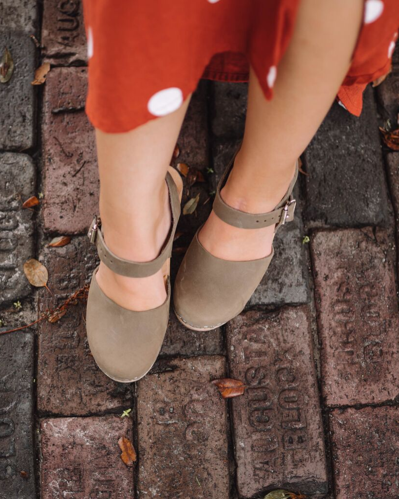 Highwood Taupe Oiled Nubuck, our perfect summer clog!