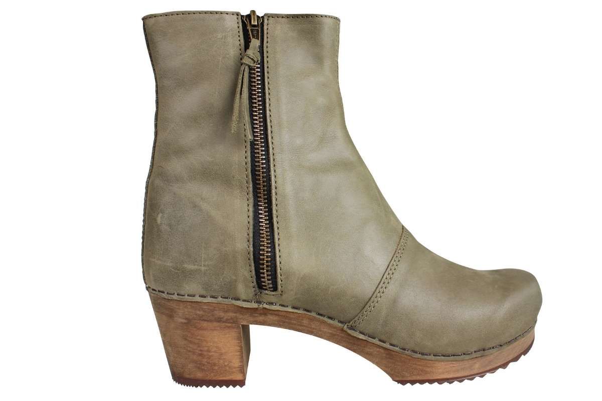 Svig kan ikke se mave Lotta's Emma Clog Boots Olive Leather | Lotta from Stockholm