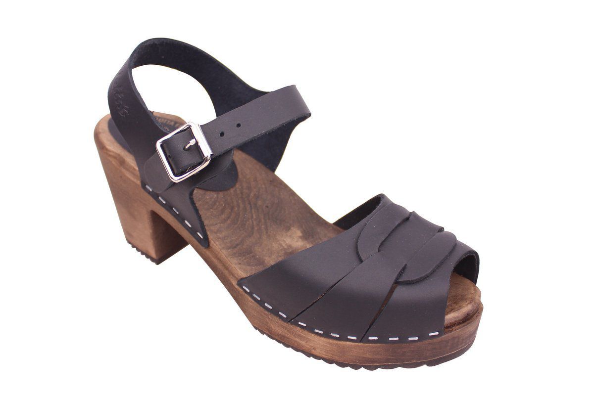 closed toe clogs with heel