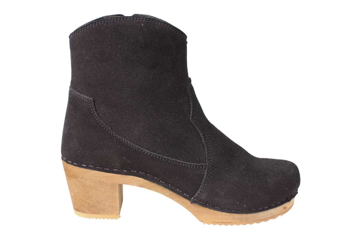 Lotta's Baska Clog Boots in Black Suede | Lotta from Stockholm