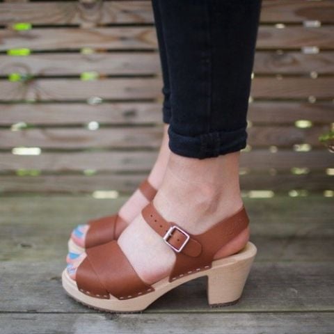 Cross Over Clogs Tan