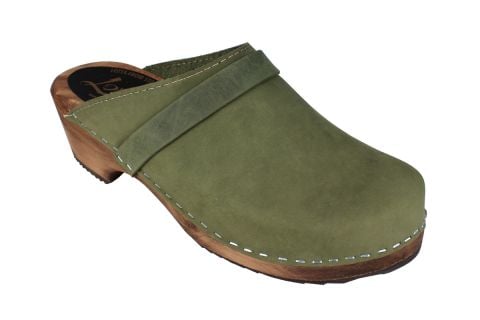 Green clogs women's clogs in Oiled Nubuck on brown wooden clogs base
