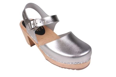 Highwood women's clogs in silver PU Leather on a natural wooden clogs base by Lotta from Stockholm