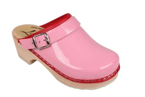 Kids Clogs Pink Patent Leather with a red trim and natural wooden base by Lotta from Stockholm