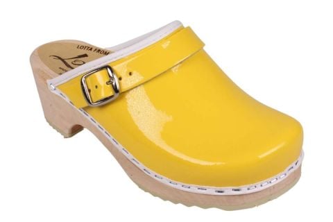 Kids Clogs Yellow Patent Leather with a white trim and natural wooden base by Lotta from Stockholm