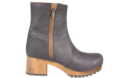 Clog Boots in black leather side view showing zip closure by Lotta from Stockholm