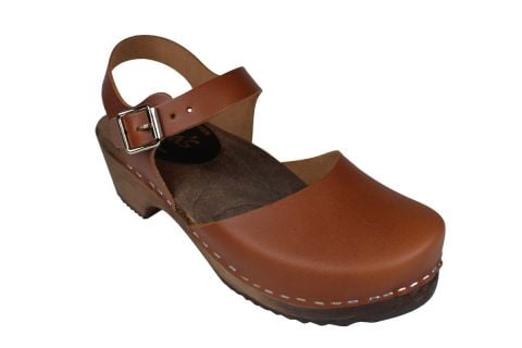 Low Wood Cinnamon Clogs Oiled Nubuck on Brown wooden clogs Base