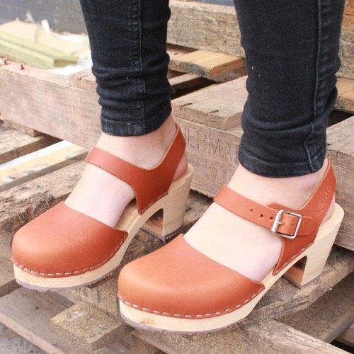 Highwood Leather Clogs in Tan