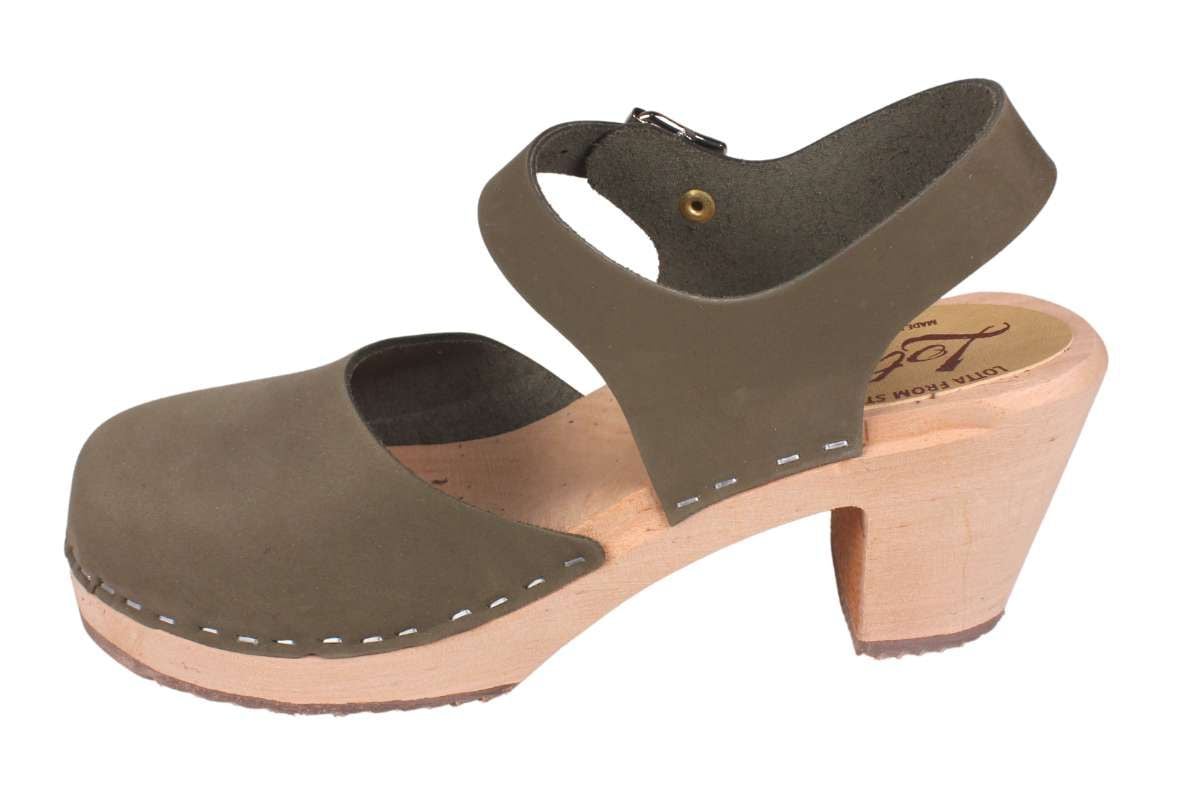 Highwood women's clogs in olive oiled nubuck leather on a natural wooden clogs base by Lotta from Stockholm
