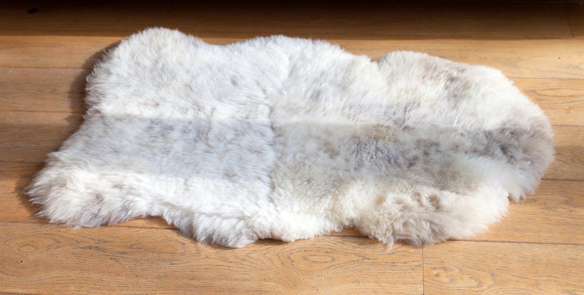 White speckled UK sheepskin rug M