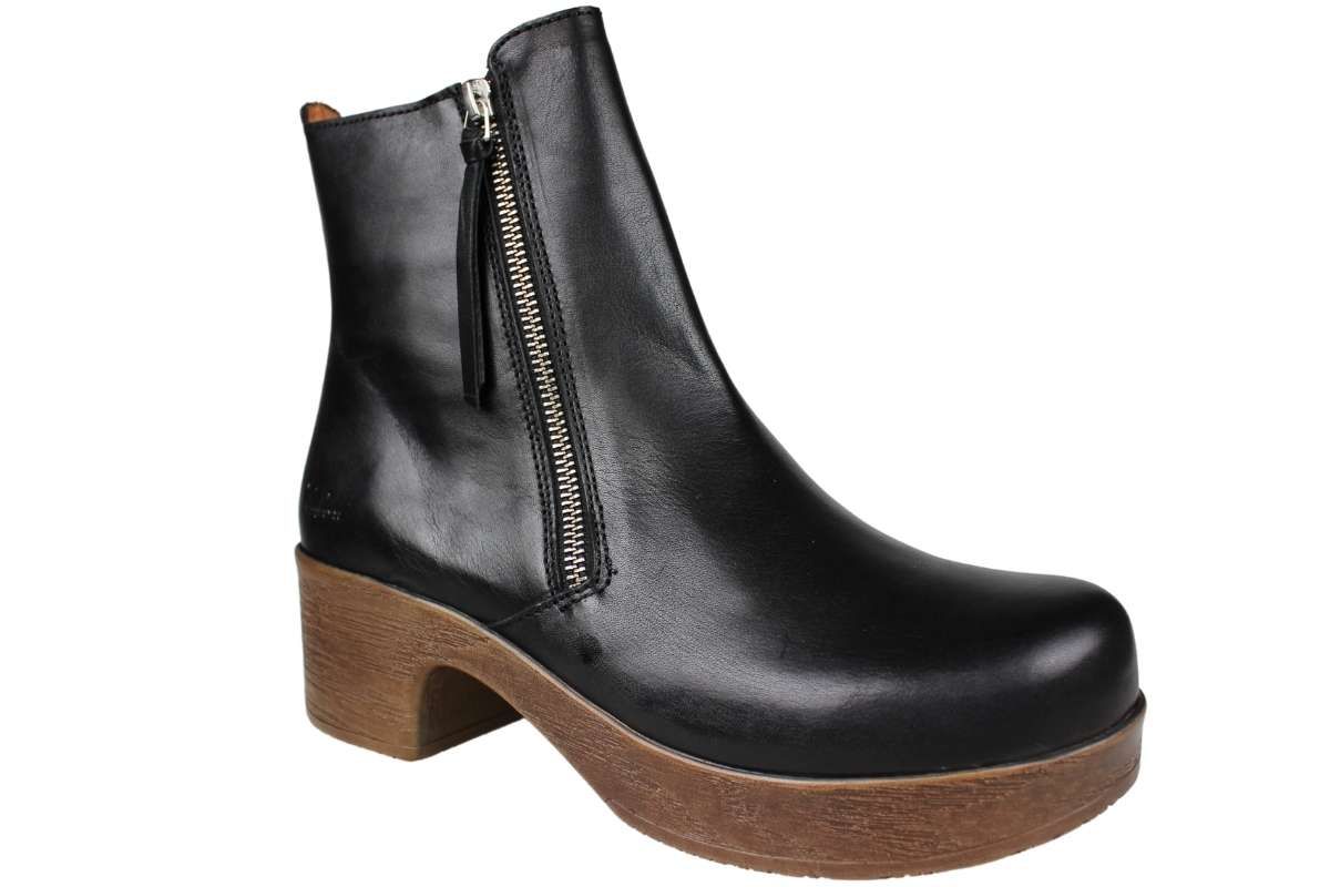 Calou Moa Boot in Black on Brown Base