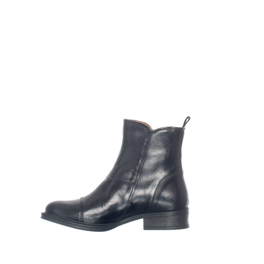 Ten Points Pandora chelsea boot with zip in black leather. Lotta from Stockholm