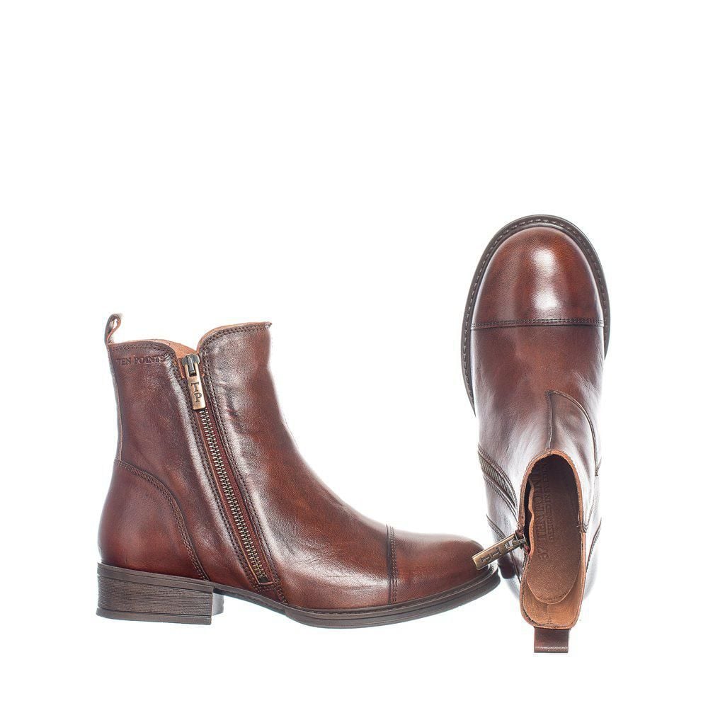 Ten Points Pandora chelsea boot with zip in rust coloured leather. Lotta from Stockholm