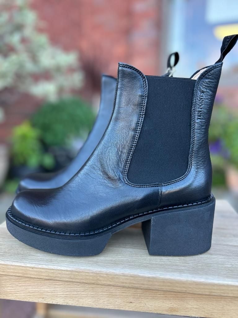 Ten Points Selma Chelsea Boots in Black, Lotta from Stockholm