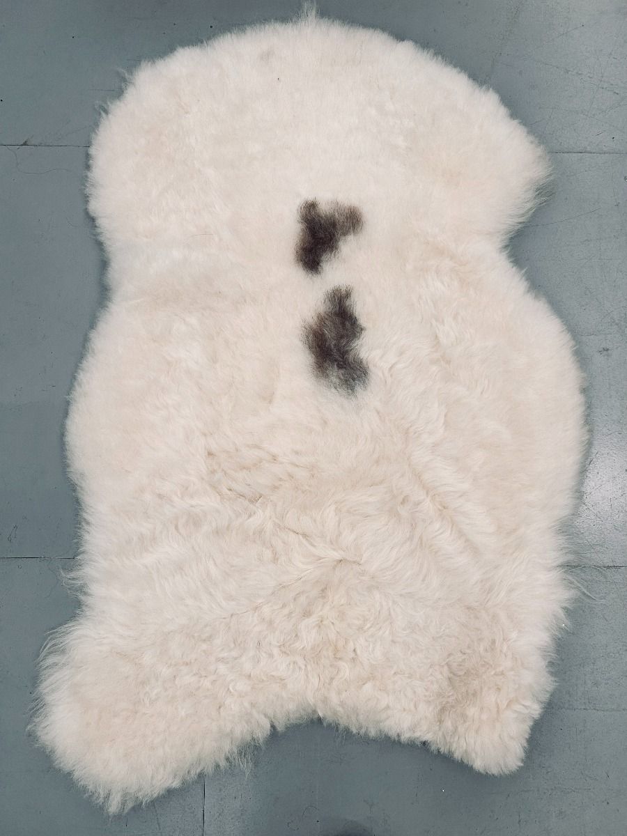 sheepskin rugs, Natural Spotted Shorn Icelandic Sheepskin M 