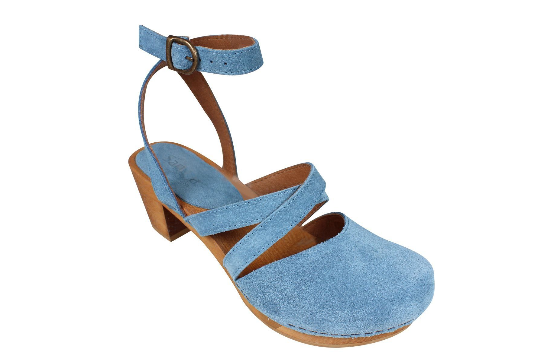 Sanita Tinja in Sky Suede