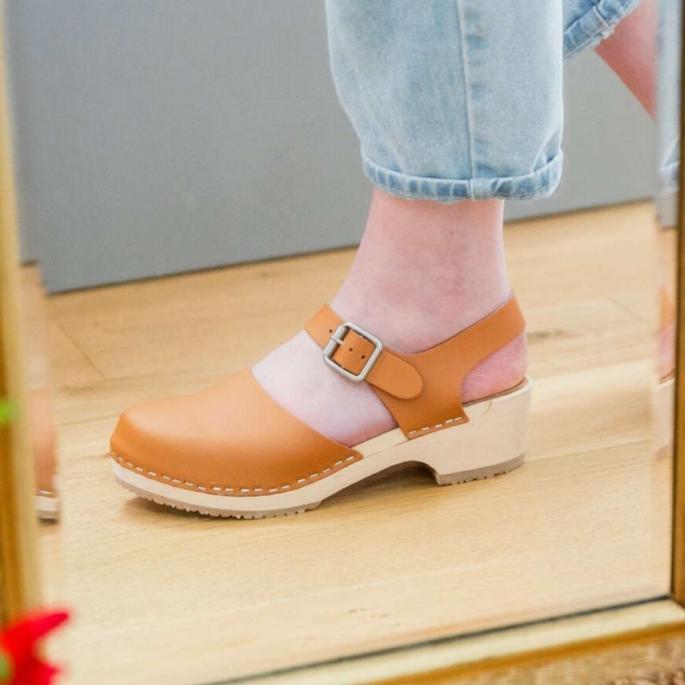 Wearing Vegan clogs in toffee coloured vegan PU microfiber synthetic leather by Lotta from Stockholm